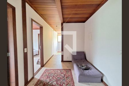 Casa à venda com 1037m², 5 quartos e 4 vagasCorredor