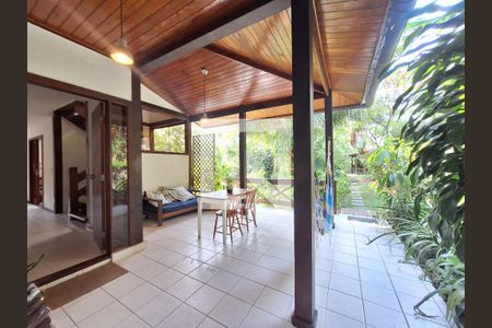 Casa à venda com 1037m², 5 quartos e 4 vagasÁrea externa