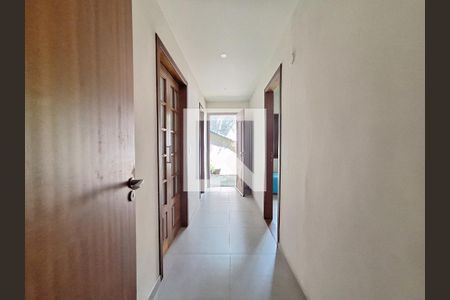 Casa à venda com 1037m², 5 quartos e 4 vagasCorredor