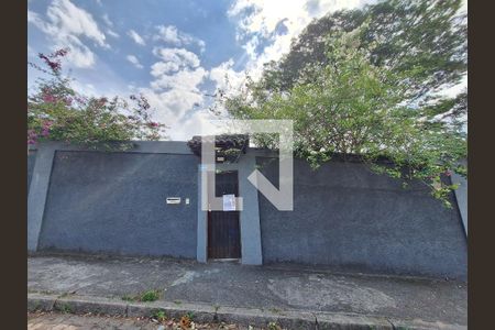 Casa à venda com 1037m², 5 quartos e 4 vagasFachada