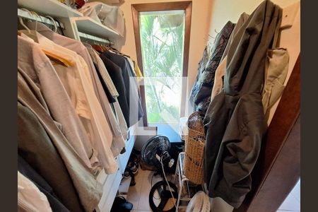 Casa à venda com 1037m², 5 quartos e 4 vagasCloset da suíte 3