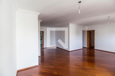 Apartamento para alugar com 135m², 4 quartos e 3 vagas Apartamento para alugar com 135m², 4 quartos e 3 vagasSala de TV