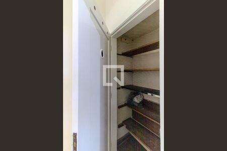 Apartamento para alugar com 106m², 2 quartos e sem vaga Apartamento para alugar com 106m², 2 quartos e sem vagaCorredor - Armário