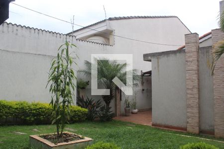 Casa para alugar com 140m², 4 quartos e 1 vagaQuintal