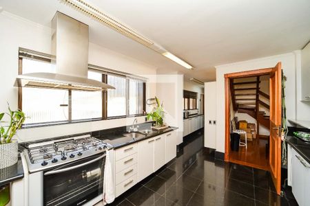 Apartamento para alugar com 518m², 5 quartos e 3 vagas Apartamento para alugar com 518m², 5 quartos e 3 vagasCozinha