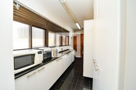 Apartamento para alugar com 518m², 5 quartos e 3 vagas Apartamento para alugar com 518m², 5 quartos e 3 vagasCozinha