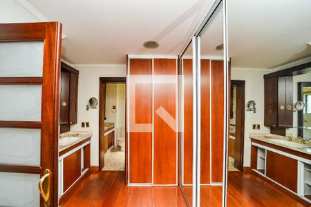 Apartamento para alugar com 518m², 5 quartos e 3 vagas Apartamento para alugar com 518m², 5 quartos e 3 vagasCloset da Suíte 1