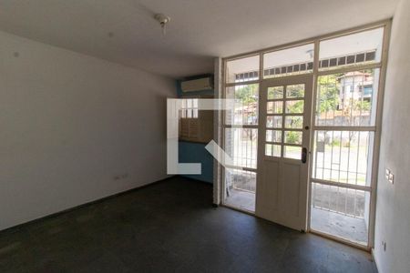 Sala de casa de condomínio para alugar com 2 quartos, 60m² em Itaipu, Niterói