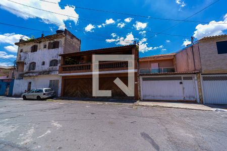 Casa à venda com 250m², 4 quartos e 4 vagasFachada