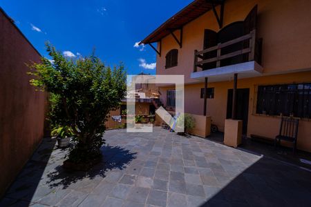 Casa à venda com 250m², 4 quartos e 4 vagasQuintal Casa 2