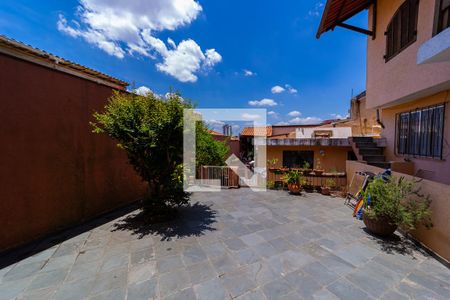 Casa à venda com 250m², 4 quartos e 4 vagasQuintal Casa 2