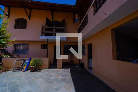 Casa à venda com 250m², 4 quartos e 4 vagasQuintal Casa 2