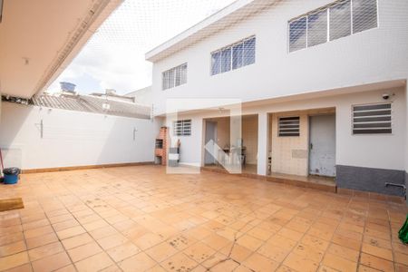 Casa à venda com 300m², 3 quartos e 2 vagas Casa à venda com 300m², 3 quartos e 2 vagasQuintal