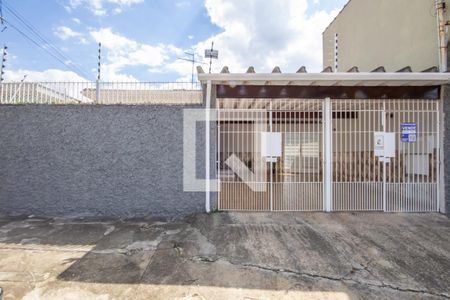 Casa à venda com 300m², 3 quartos e 2 vagas Casa à venda com 300m², 3 quartos e 2 vagasFachada