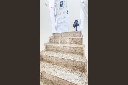 Apartamento para alugar com 100m², 2 quartos e 1 vaga Apartamento para alugar com 100m², 2 quartos e 1 vagaEscada