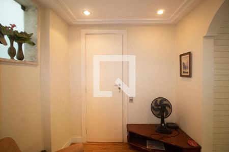 Apartamento para alugar com 210m², 4 quartos e 2 vagas Apartamento para alugar com 210m², 4 quartos e 2 vagasHall de entrada da Suíte