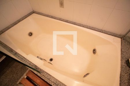 Apartamento para alugar com 210m², 4 quartos e 2 vagas Apartamento para alugar com 210m², 4 quartos e 2 vagasBanheiro da Suíte - banheira