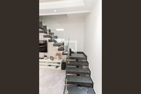 Casa à venda com 160m², 2 quartos e 2 vagas Casa à venda com 160m², 2 quartos e 2 vagasCasa 2 - Escada