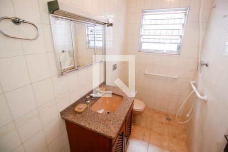 Casa para alugar com 250m², 3 quartos e 6 vagasBanheiro
