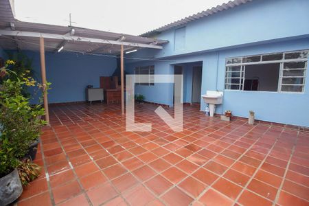 Casa para alugar com 250m², 3 quartos e 6 vagasQuintal