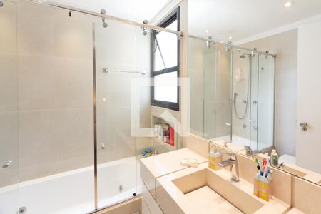 Apartamento à venda com 135m², 3 quartos e 2 vagasBanheiro da Suíte