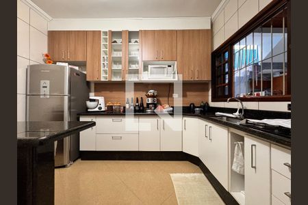 Casa à venda com 132m², 3 quartos e 4 vagas Casa à venda com 132m², 3 quartos e 4 vagasCozinha