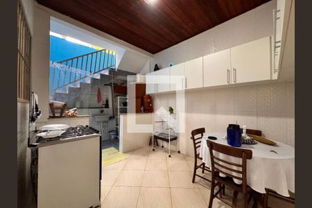 Casa à venda com 132m², 3 quartos e 4 vagas Casa à venda com 132m², 3 quartos e 4 vagasVaranda