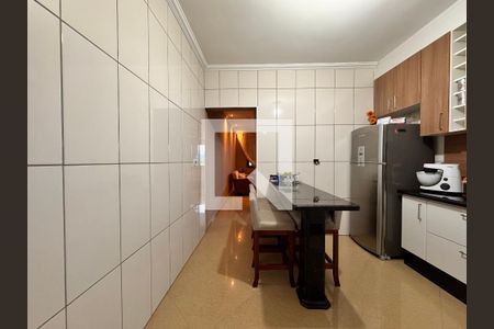 Casa à venda com 132m², 3 quartos e 4 vagas Casa à venda com 132m², 3 quartos e 4 vagasCozinha