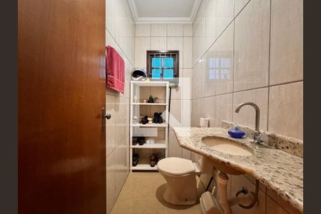 Casa à venda com 132m², 3 quartos e 4 vagas Casa à venda com 132m², 3 quartos e 4 vagasLavabo