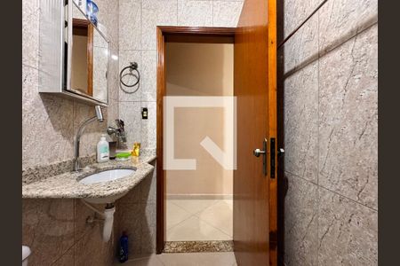 Casa à venda com 132m², 3 quartos e 4 vagas Casa à venda com 132m², 3 quartos e 4 vagasBanheiro