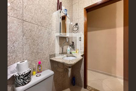 Casa à venda com 132m², 3 quartos e 4 vagas Casa à venda com 132m², 3 quartos e 4 vagasBanheiro