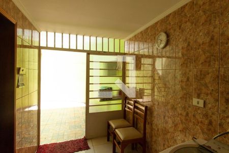 Casa à venda com 108m², 3 quartos e 2 vagasÁrea de Serviço