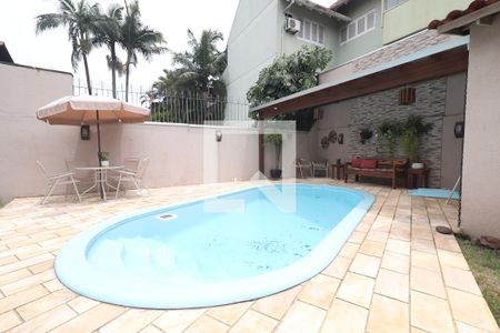 Casa à venda com 204m², 4 quartos e 2 vagasPiscina