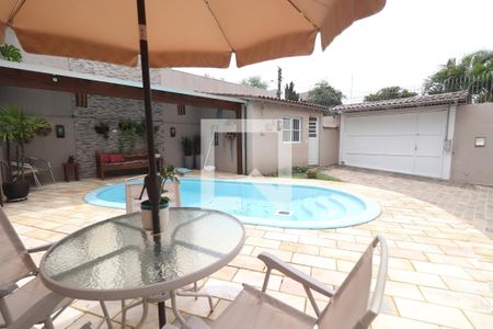 Casa à venda com 204m², 4 quartos e 2 vagasPiscina