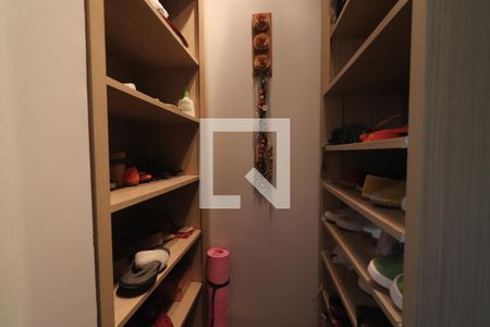 Casa à venda com 204m², 4 quartos e 2 vagasSuíte closet