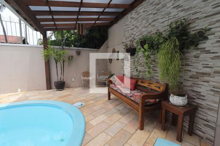 Casa à venda com 204m², 4 quartos e 2 vagasPiscina