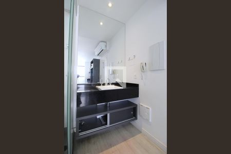 Banheiro de kitnet/studio à venda com 1 quarto, 28m² em Vila Olímpia, São Paulo