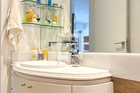 Apartamento à venda com 214m², 4 quartos e 2 vagasBanheiro 02