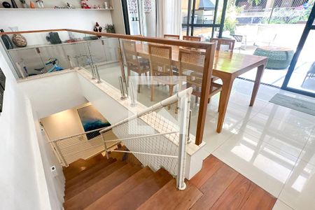 Escada de apartamento para alugar com 4 quartos, 214m² em Lagoa, Rio de Janeiro