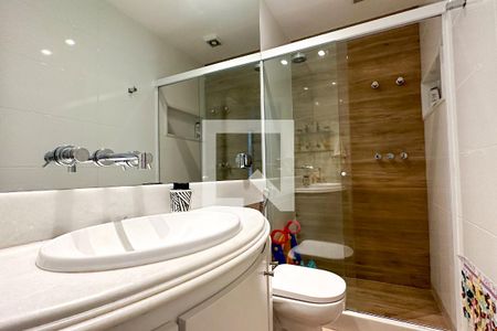 Apartamento à venda com 214m², 4 quartos e 2 vagasBanheiro 02