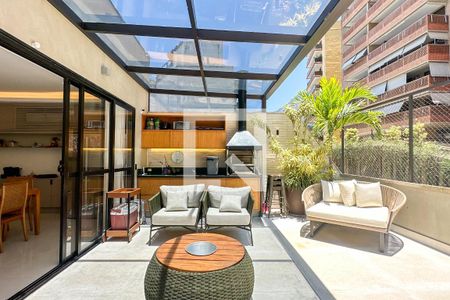 Apartamento à venda com 214m², 4 quartos e 2 vagasÁrea externa