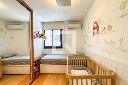 Apartamento à venda com 214m², 4 quartos e 2 vagasQuarto 03