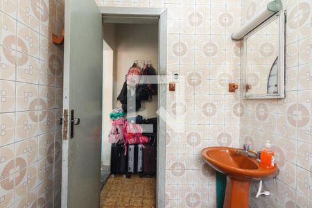 Casa à venda com 60m², 1 quarto e sem vaga Casa à venda com 60m², 1 quarto e sem vagaBanheiro