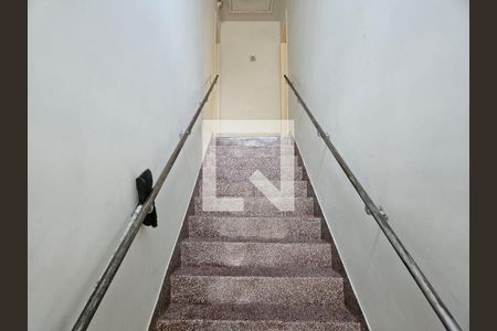 Apartamento à venda com 69m², 2 quartos e 1 vaga Apartamento à venda com 69m², 2 quartos e 1 vagaEscada