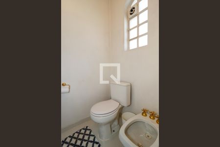 Casa à venda com 350m², 4 quartos e 3 vagasBanheiro da Suíte 1