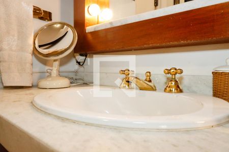 Casa à venda com 350m², 4 quartos e 3 vagasBanheiro da Suíte 1