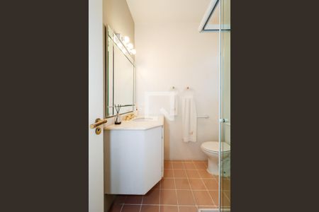 Casa à venda com 350m², 4 quartos e 3 vagasBanheiro da Suíte 2