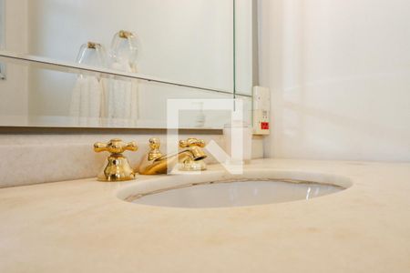 Casa à venda com 350m², 4 quartos e 3 vagasBanheiro da Suíte 2