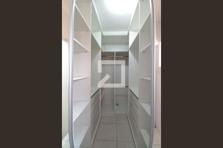 Casa à venda com 234m², 3 quartos e 4 vagas Casa à venda com 234m², 3 quartos e 4 vagasCloset do Quarto 3 - Suíte