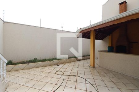 Casa à venda com 234m², 3 quartos e 4 vagas Casa à venda com 234m², 3 quartos e 4 vagasQuintal